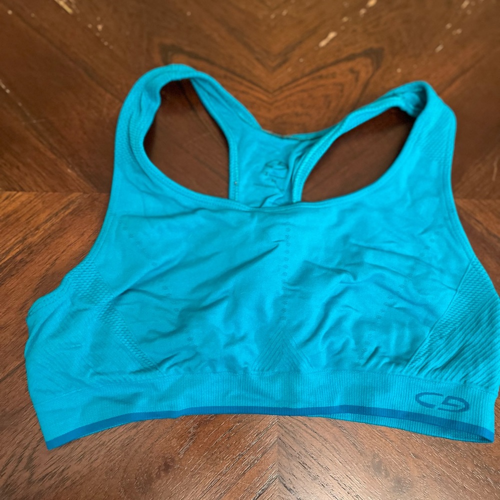 M- gently worn sports bra